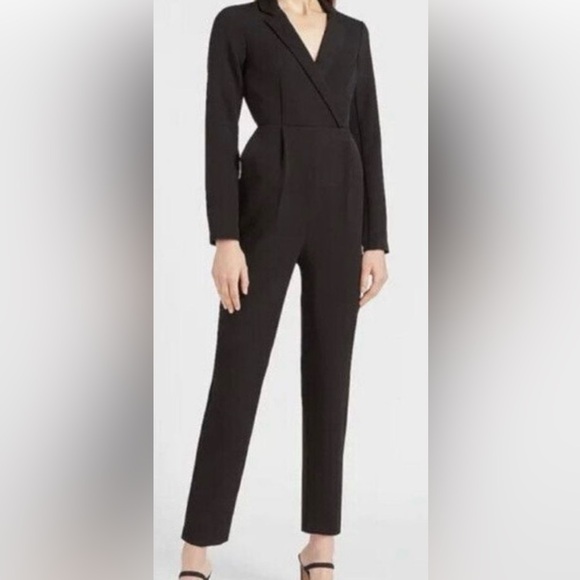 NEW Express Jumpsuit Size 4 Classic Black Long Sleeve Ankle Pants Romper NWT - Picture 1 of 12